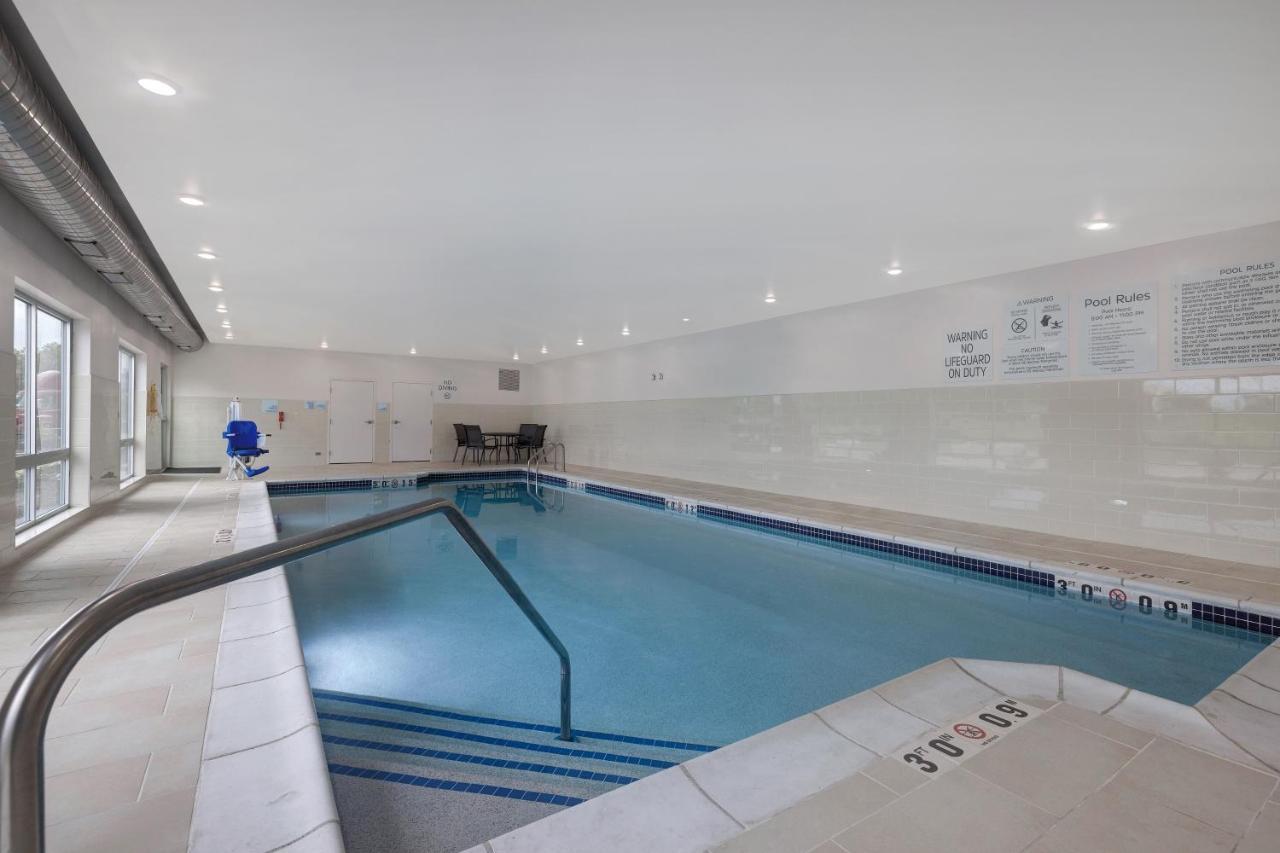 Holiday Inn Express & Suites - Brighton South - Us 23 By Ihg Esterno foto
